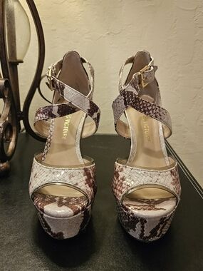 NEW Pour La Victoire Brown & Cream Snakeskin Platform Sandals, Size 5.5 (Item #8